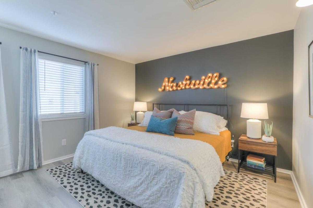 Walk To Broadway Riverfront Condo With Pool 내슈빌 외부 사진