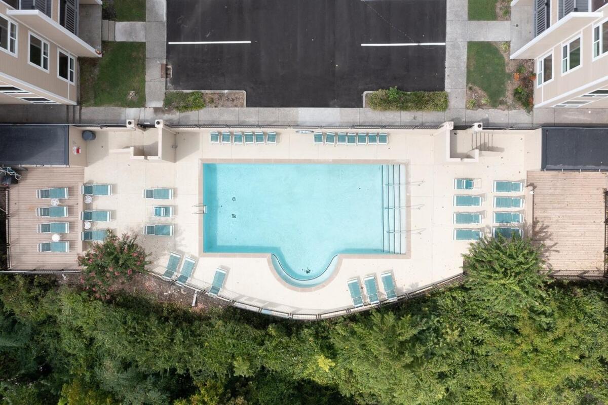 Walk To Broadway Riverfront Condo With Pool 내슈빌 외부 사진