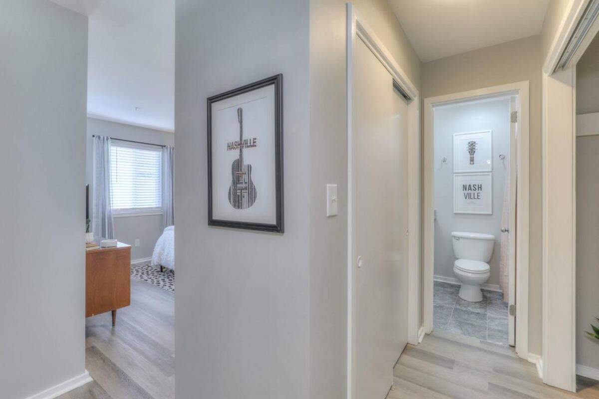 Walk To Broadway Riverfront Condo With Pool 내슈빌 외부 사진