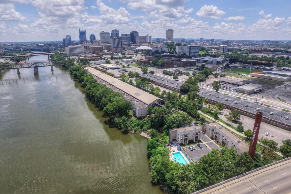 Walk To Broadway Riverfront Condo With Pool 내슈빌 외부 사진