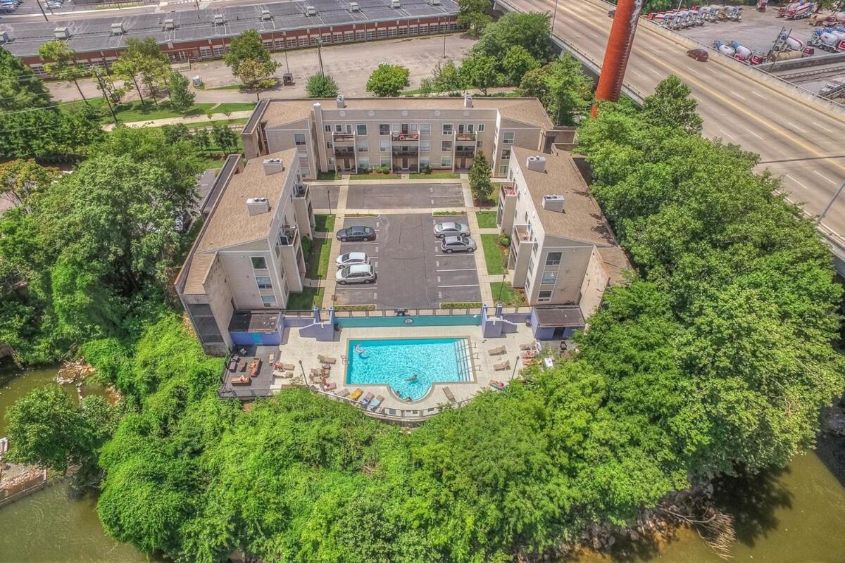 Walk To Broadway Riverfront Condo With Pool 내슈빌 외부 사진