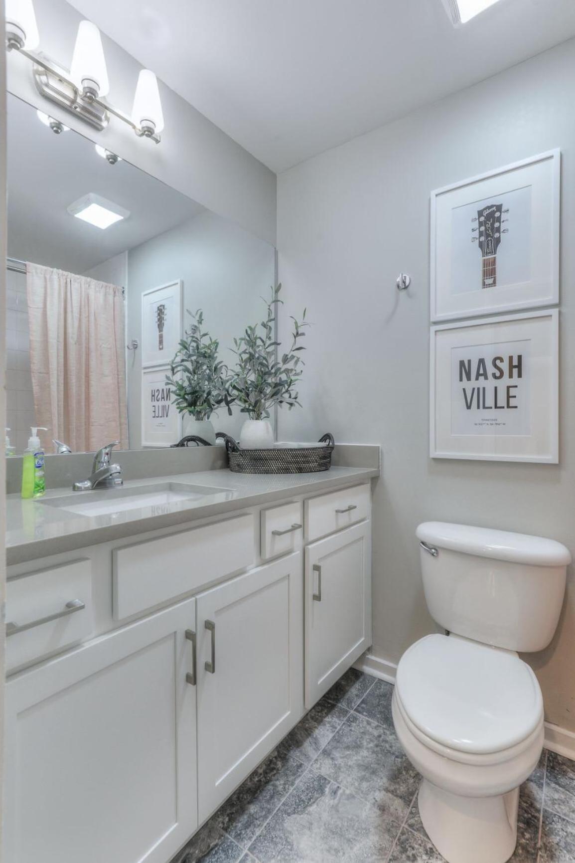 Walk To Broadway Riverfront Condo With Pool 내슈빌 외부 사진